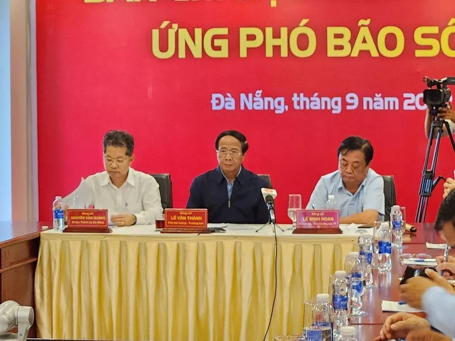 Phó Thủ tướng Lê Văn Thành chủ trì cuộc họp tại điểm cầu Đà Nẵng. Ảnh: TẤN VIỆT