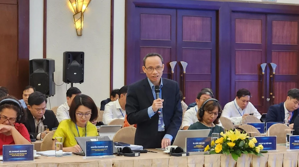 Tiến sĩ Cấn Văn Lực phát biểu tại diễn đàn. Ảnh: TẤN VIỆT