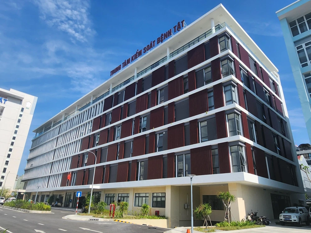 Ban Thường vụ Thành ủy Đà Nẵng kỷ luật cảnh cáo đối với Đảng ủy bộ phận Trung tâm Kiểm soát bệnh tật TP nhiệm kỳ 2020-2025. Ảnh: TẤN VIỆT