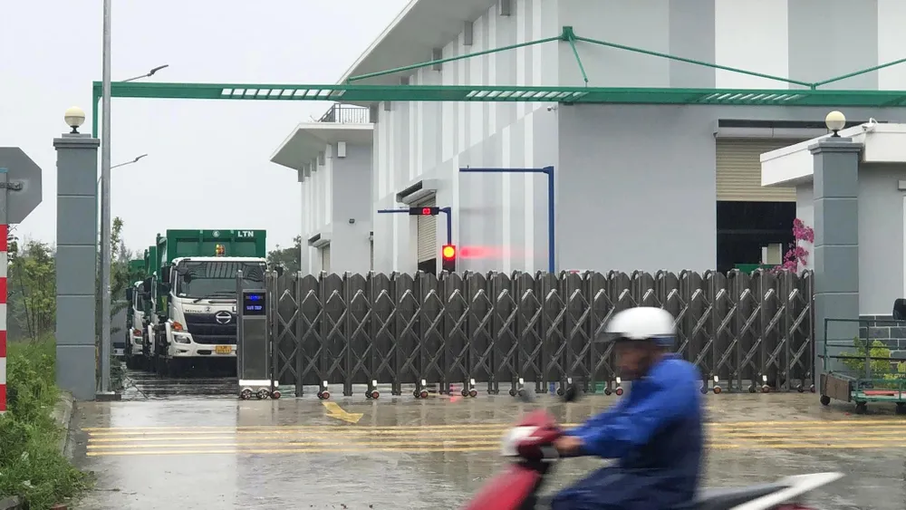 Trạm trung chuyển rác thải trên đường Lê Thanh Nghị (quận Hải Châu, Đà Nẵng). Ảnh: NGÔ QUANG