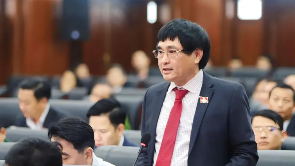 Đại biểu Nguyễn Thành Tiến ý kiến tại phiên chất vấn chiều 14-12, tại kỳ họp thứ 10 HĐND TP Đà Nẵng khóa X. Ảnh: TẤN VIỆT Đại biểu Nguyễn Thành Tiến ý kiến tại phiên chất vấn chiều 14-12, tại kỳ họp thứ 10 HĐND TP Đà Nẵng khóa X. Ảnh: TẤN VIỆT