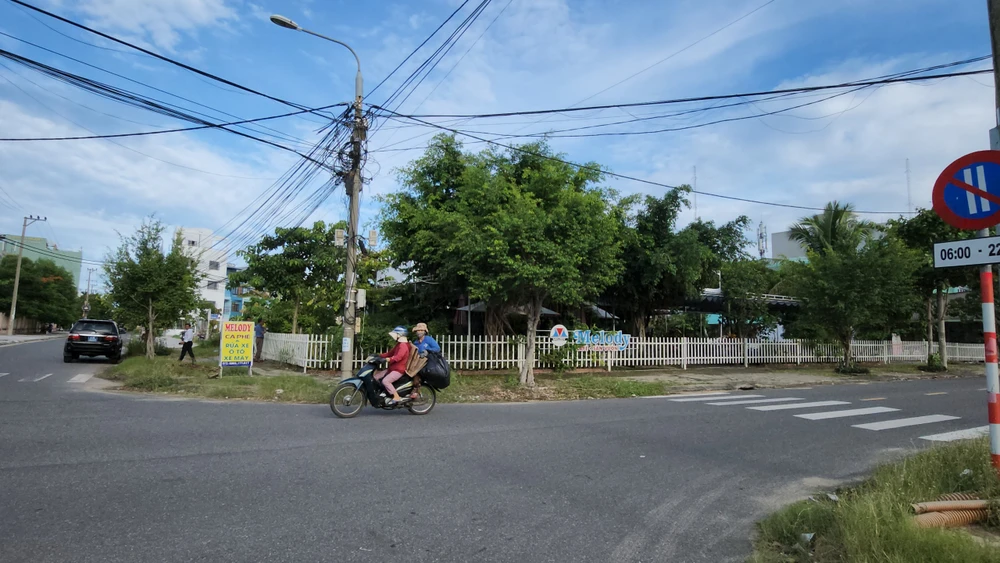 Khu đất ký hiệu A-13 thuộc dự án khu tái định cư cuối tuyến Bạch Đằng Đông. Ảnh: TẤN VIỆT