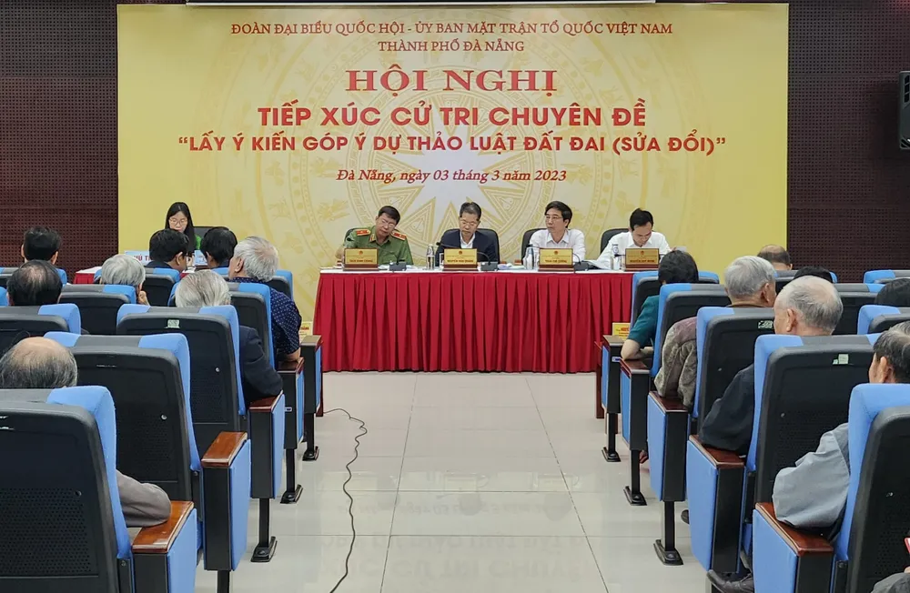 Hội nghị do đoàn ĐBQH đơn vị TP Đà Nẵng phối hợp Ủy ban MTTQVN TP Đà Nẵng tổ chức. Ảnh: TẤN VIỆT