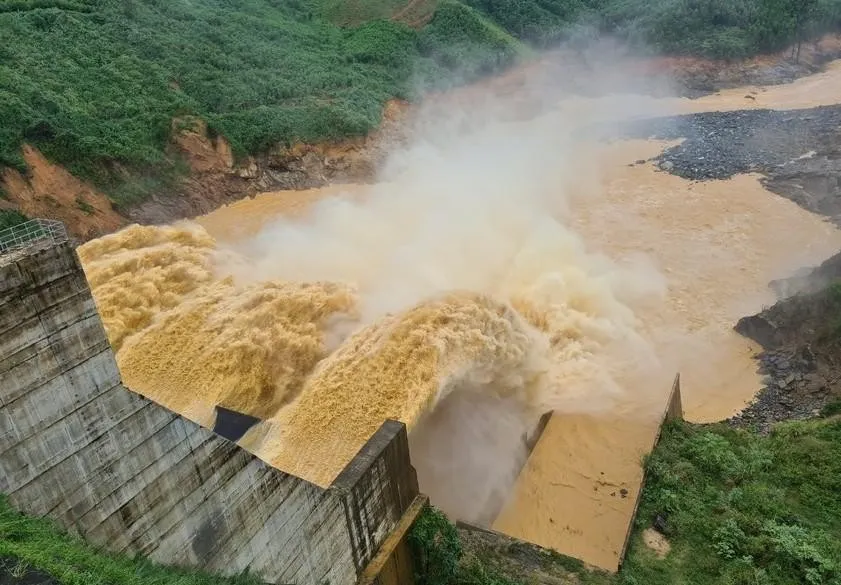Đà Nẵng đề nghị chủ các hồ thủy điện ở Quảng Nam tuân thủ Quy trình vận hành liên hồ chứa trên lưu vực sông Vu Gia - Thu Bồn. Ảnh: THANH NHẬT Đà Nẵng đề nghị chủ các hồ thủy điện ở Quảng Nam tuân thủ Quy trình vận hành liên hồ chứa trên lưu vực sông Vu Gia - Thu Bồn. Ảnh: THANH NHẬT