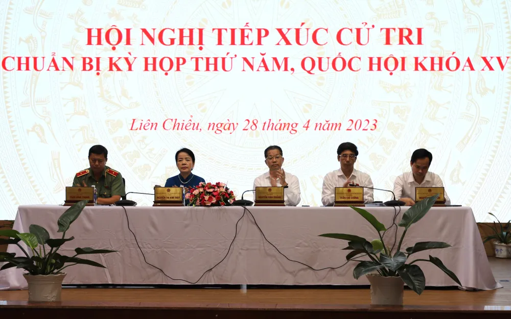 Đoàn ĐBQH TP Đà Nẵng tiếp xúc cử tri quận Liên Chiểu. Ảnh: TẤN VIỆT Đoàn ĐBQH TP Đà Nẵng tiếp xúc cử tri quận Liên Chiểu