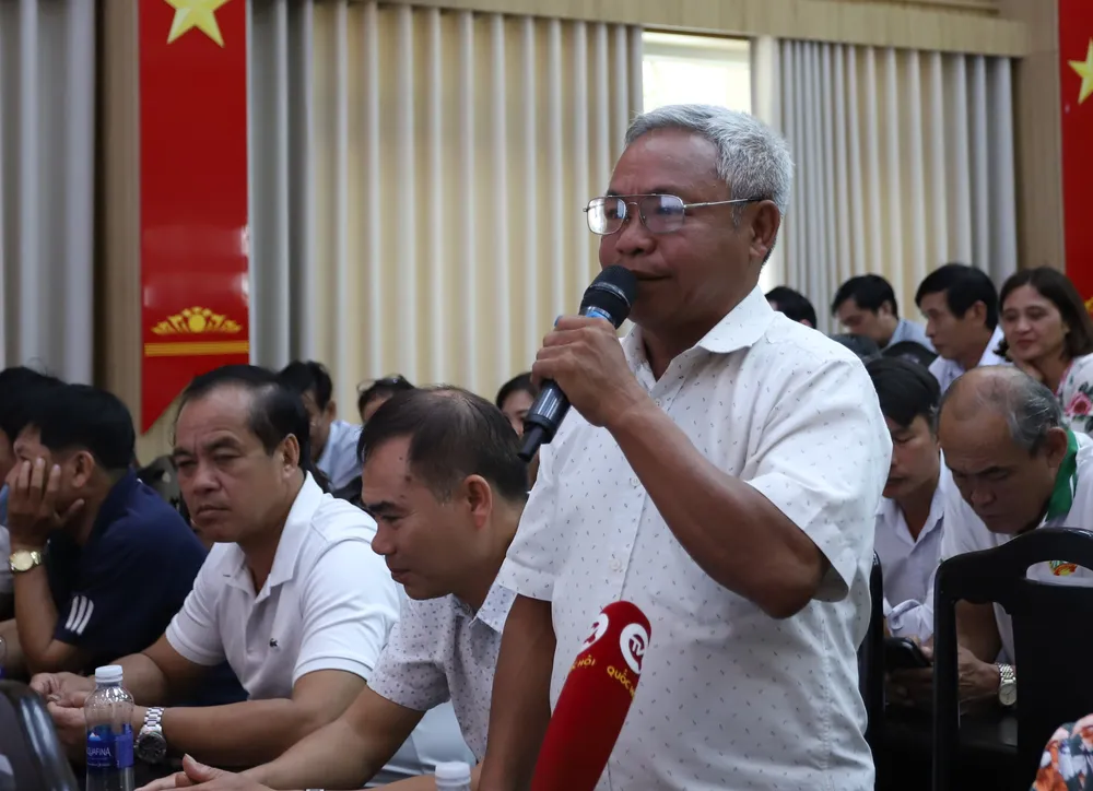 Nhiều cử tri quận Liên Chiểu quan tâm đến công tác thu hồi tài sản tham nhũng và việc tăng thuế đất phi nông nghiệp. Ảnh: TẤN VIỆT Nhiều cử tri quận Liên Chiểu quan tâm đến công tác thu hồi tài sản tham nhũng và việc tăng thuế đất phi nông nghiệp