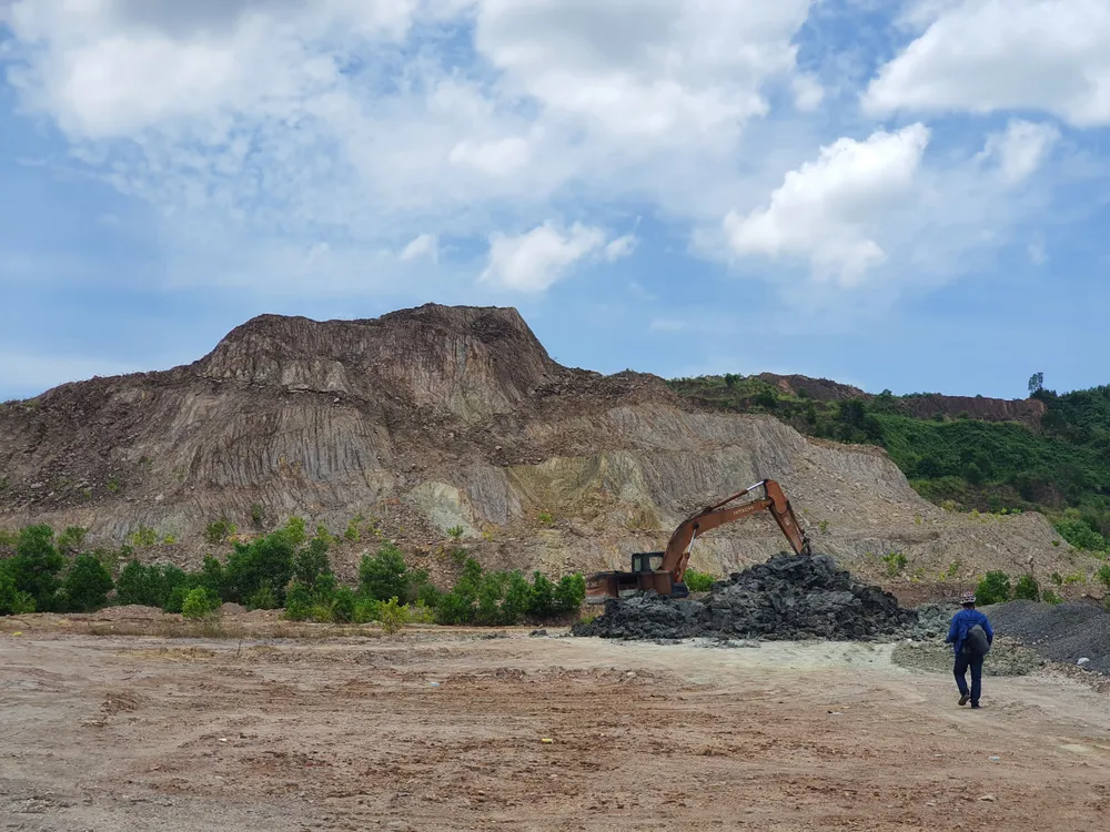 Đà Nẵng nghiêm cấm mua đi bán lại mỏ khoáng sản làm tăng giá vật liệu. Ảnh: TẤN VIỆT