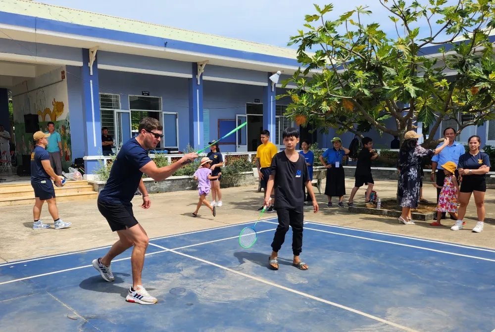 Giao lưu thể thao cùng nhau. Ảnh: TẤN VIỆT