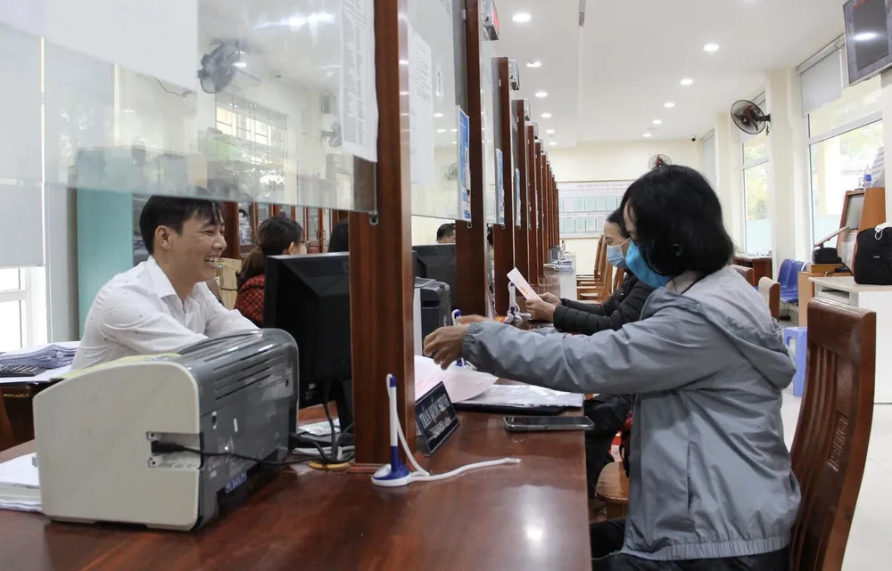 Bộ phận Tiếp nhận và trả kết quả tại UBND quận Hải Châu, Đà Nẵng. Ảnh: TẤN VIỆT