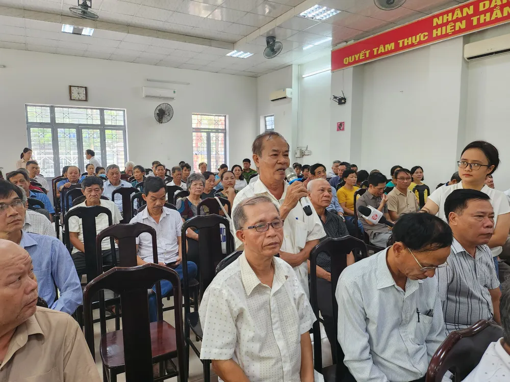 Người dân Đà Nẵng tham gia ý kiến tại hội nghị tiếp xúc cử tri cấp phường của HĐND TP. Ảnh: TẤN VIỆT Người dân Đà Nẵng tham gia ý kiến tại hội nghị tiếp xúc cử tri cấp phường của HĐND TP. Ảnh: TẤN VIỆT