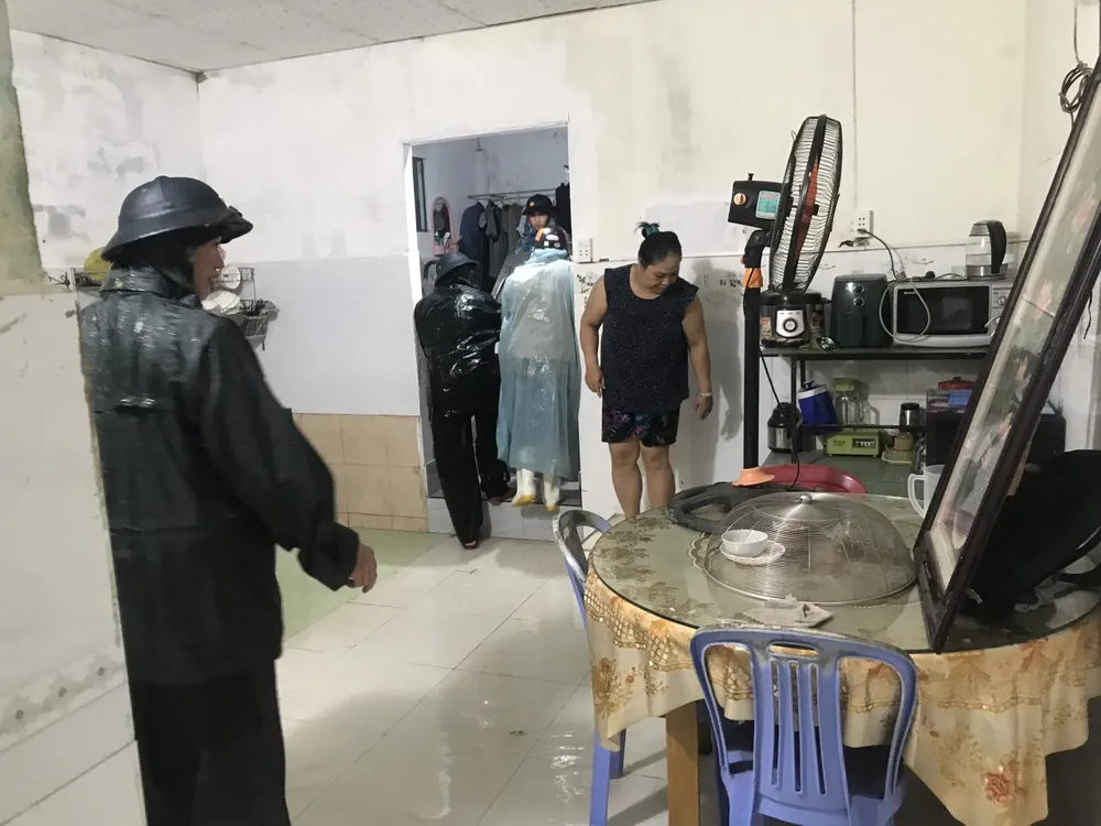 Cơ quan chức năng nỗ lực giảm thiểu thấp nhất thiệt hại cho người dân. đà nẵng ngập lụt sơ tán