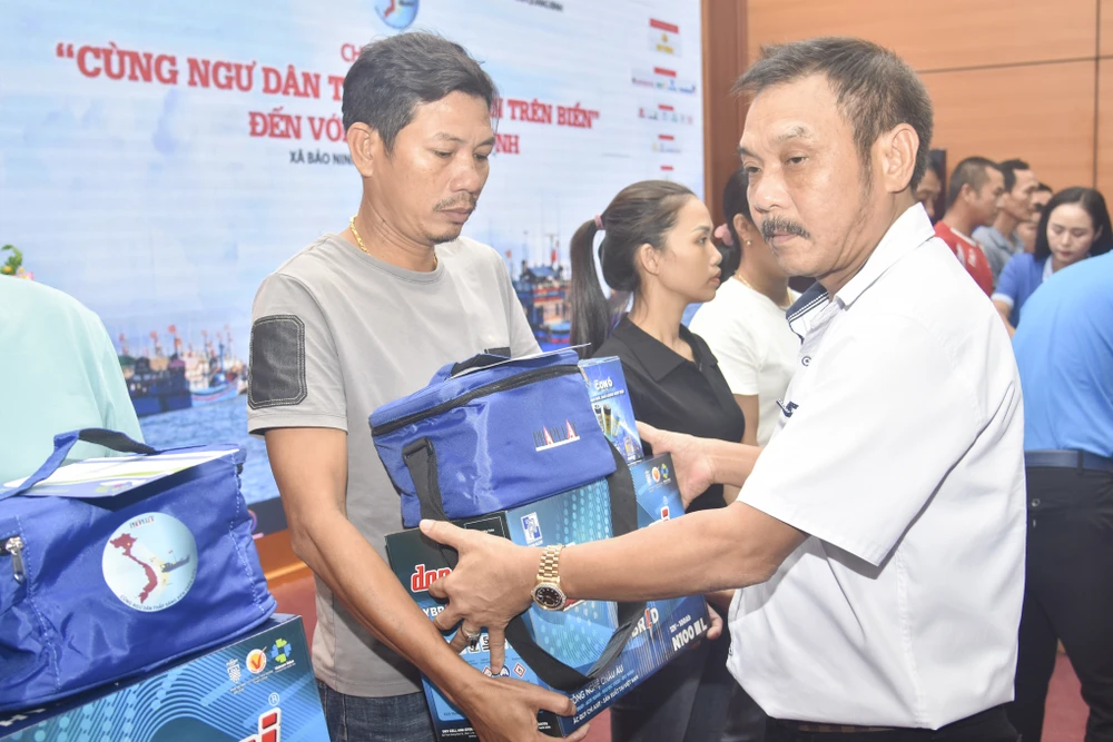 chương trình ngư dân quảng bình đèn trên biển