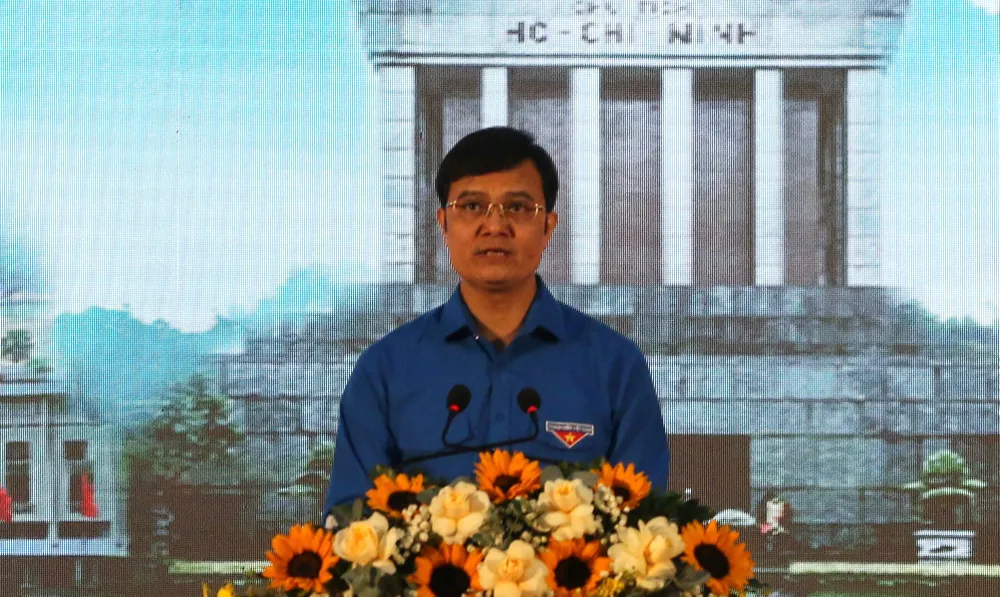 tự hào một dải non sông