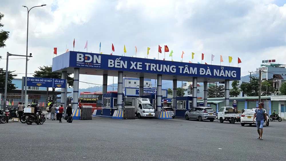 Bến xe Trung tâm TP Đà Nẵng. Ảnh: TẤN VIỆT thu hồi phù hiệu vi phạm tốc độ đà nẵng