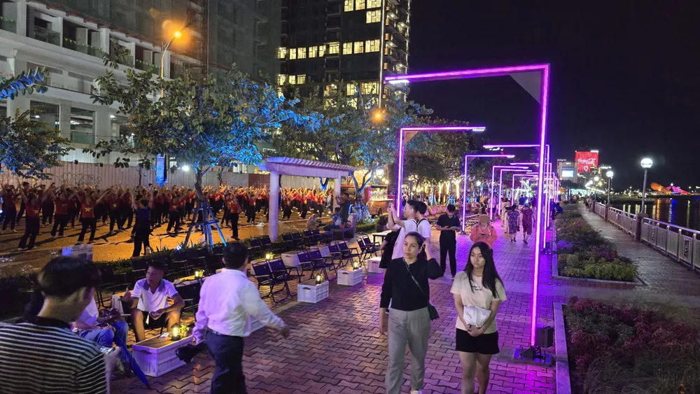 Phố đi bộ Bạch Đằng dài 1,2 km. Ảnh: PV pho-di-bo-bach-dang-da-nang-1.jpg