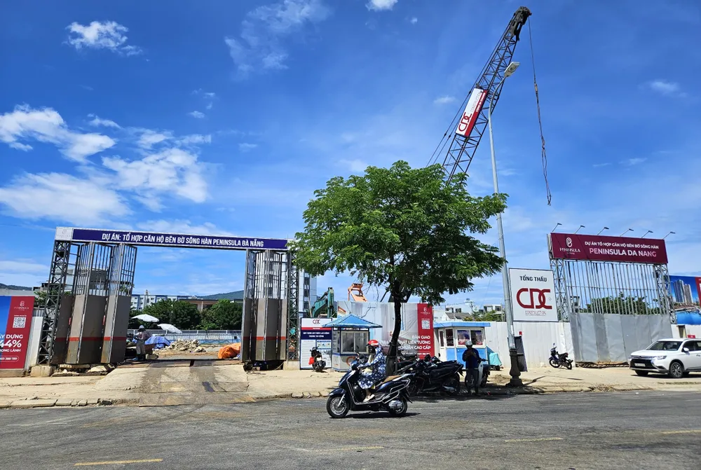 Dự án The Peninsula Đà Nẵng đang xây dựng phần móng. Ảnh: TẤN VIỆT dự án the peninsula đà nẵng