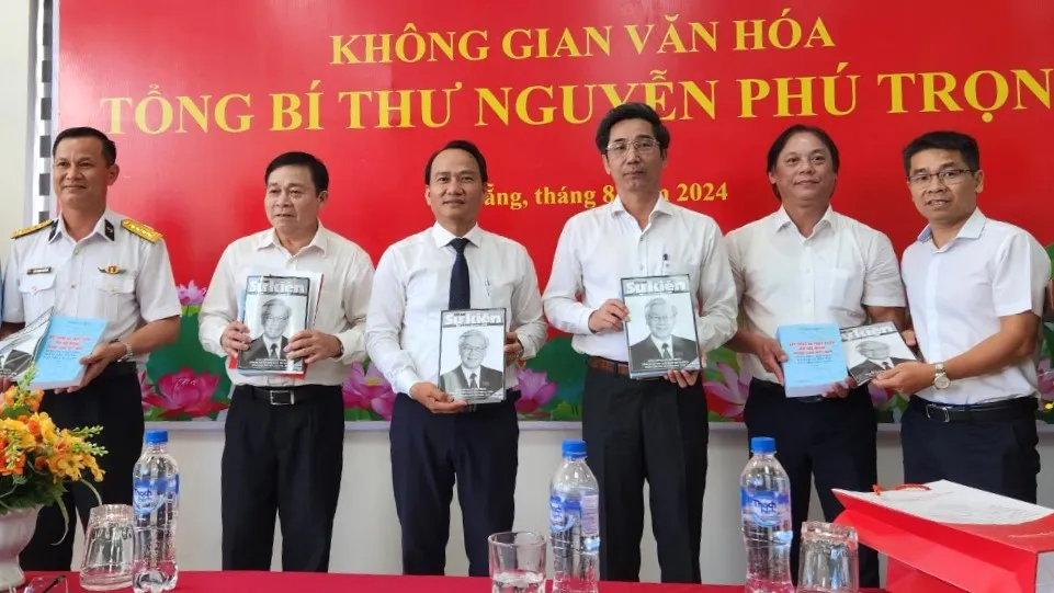 Các đại biểu dự khai trương không gian văn hóa Tổng Bí thư Nguyễn Phú Trọng: Ảnh: PV tổng bí thư nguyễn phú trọng