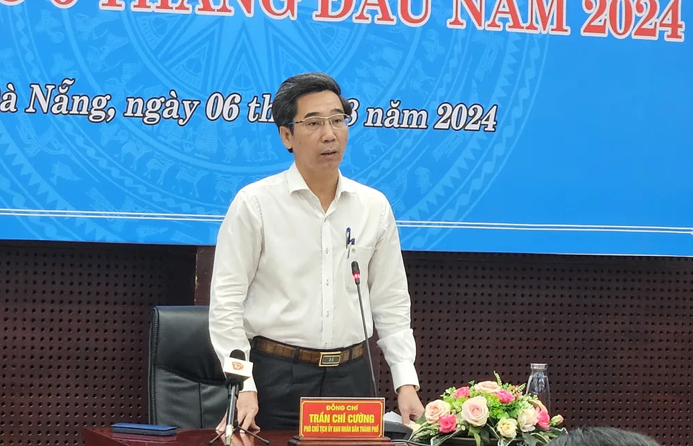 Phó Chủ tịch UBND TP Đà Nẵng Trần Chí Cường chủ trì họp báo. Ảnh: TẤN VIỆT thao-go-vuong-mac-dat-dai-da-nang-tran-chi-cuong.jpg