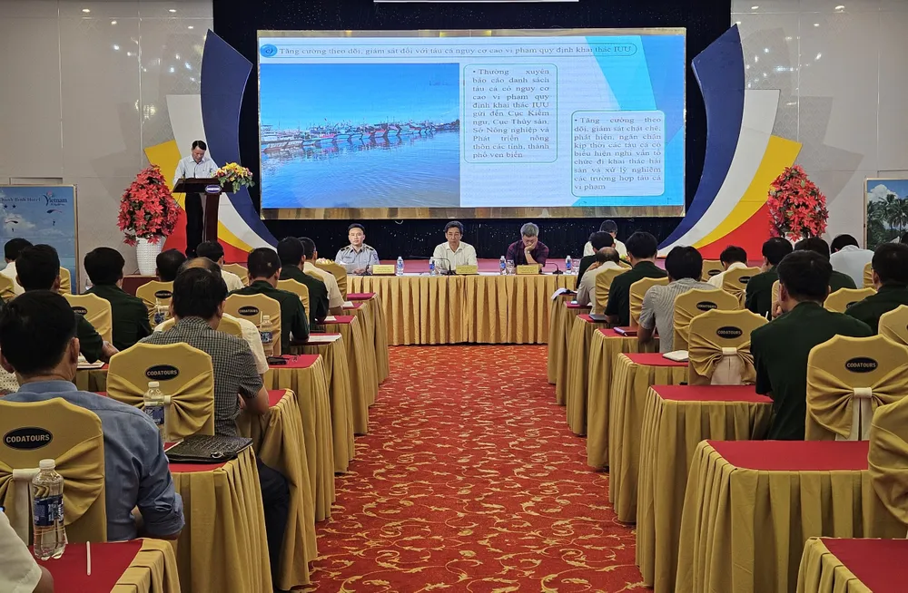 Hội nghị sơ kết Quy chế phối hợp giữa 11 tỉnh/TP ven biển từ Thanh Hóa đến Khánh Hòa (trừ tỉnh Phú Yên) về công tác quản lý tàu cá hoạt động khai thác thủy sản. Ảnh: TẤN VIỆT giám sát hành trình tàu cá