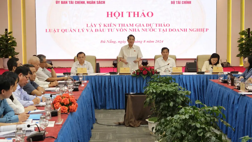 Phó Chủ tịch Quốc hội Nguyễn Đức Hải chủ trì Hội thảo lấy ý kiến tham gia dự thảo Luật Quản lý và đầu tư vốn Nhà nước tại doanh nghiệp. Ảnh: TẤN VIỆT dau-tu-von-nha-nuoc-tai-doanh-nghiep.jpg