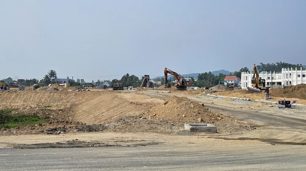 Khu tái định cư phục vụ giải tỏa dự án Tuyến đường vành đai phía Tây tại xã Hòa Khương mới đạt trên 80% khối lượng hợp đồng. Ảnh: TẤN VIỆT dự án chậm tiến độ đà nẵng