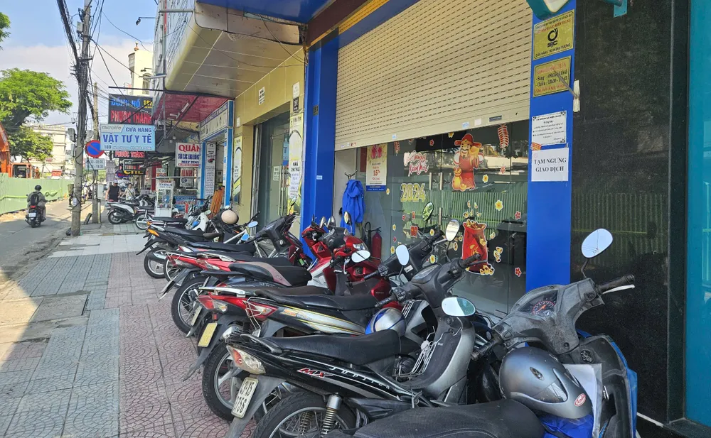 Cửa hàng vàng SJC 193 Hùng Vương mở cửa lại nhưng không giao dịch vàng. Ảnh: TẤN VIỆT cửa hàng vàng sjc đà nẵng