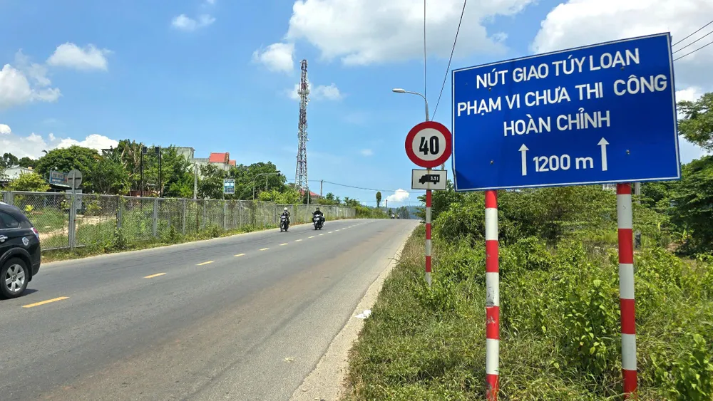 Nút giao Túy Loan nối hai tuyến cao tốc Hòa Liên - Túy Loan và Đà Nẵng - Quảng Ngãi. Ảnh: TẤN VIỆT nút giao túy loan