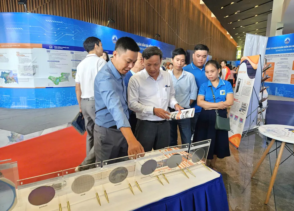 Nhân lực chất lượng cao là một trong những hướng đi trọng tâm của Đà Nẵng khi gia nhập ngành công nghiệp bán dẫn và AI. Ảnh: TẤN VIỆT cong-nghiep-ban-dan-1.jpg