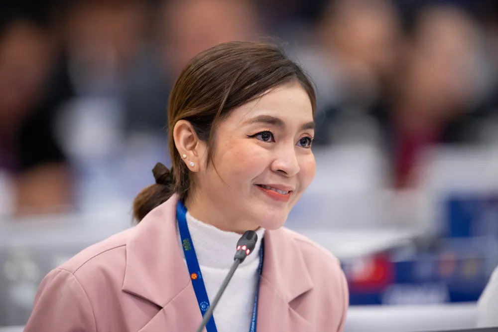Nghị sĩ Thái Lan phát biểu tại Hội nghị. (Ảnh: Phạm Thắng) hoi-nghi-nghi-si-tre-toan-cau-2.jpg
