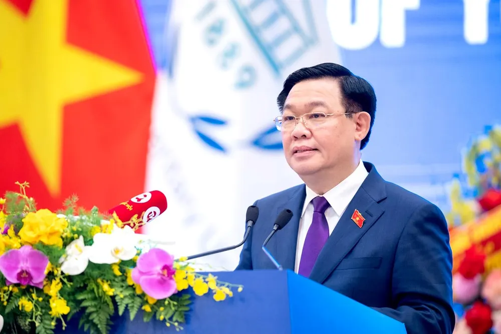 Chủ tịch Quốc hội Vương Đình Huệ phát biểu bế mạc Hội nghị Nghị sĩ trẻ lần thứ 9. (Ảnh: Phạm Thắng) hoi-nghi-nghi-si-tre-toan-cau-o-ha-noi.jpg