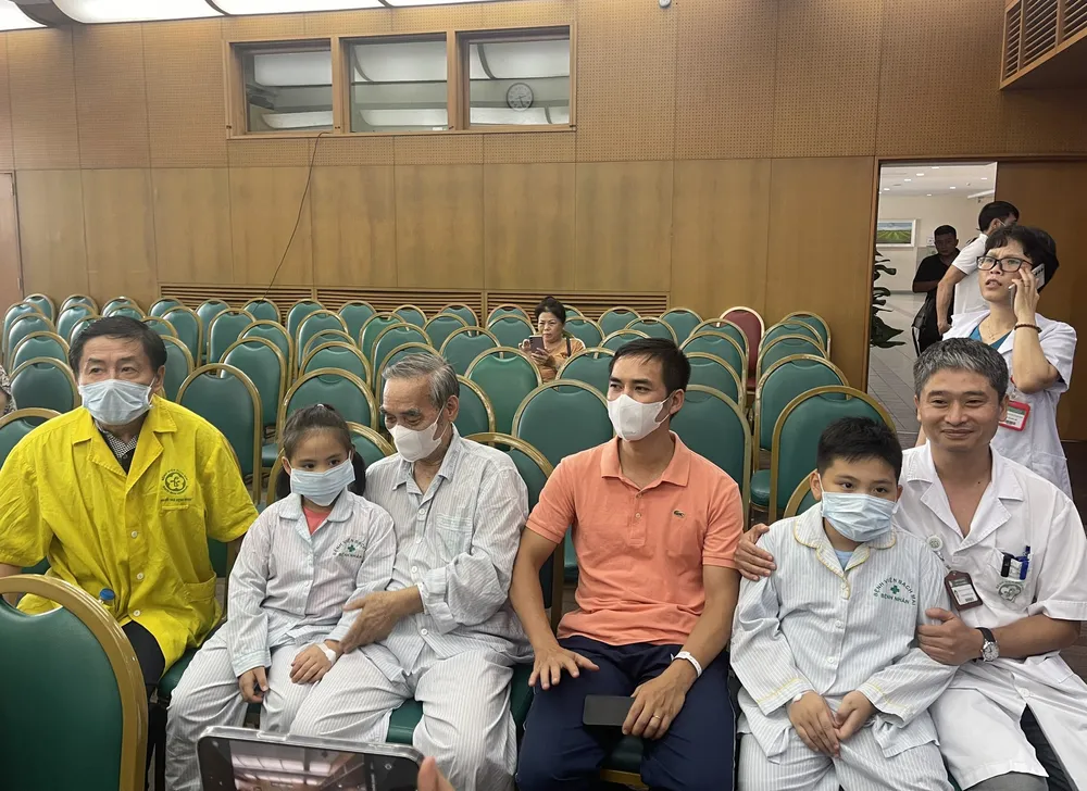 Hai con của anh Hùng đều hồi phục tốt, tinh thần tạm ổn định. Ảnh: Thái Bình chay-chung-cu-mini-ha-noi.png