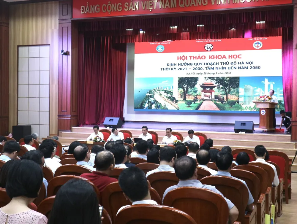 GS Tạ Thành Văn: “Vai trò của các cơ sở y tế tư nhân còn quá nhỏ so với nhu cầu thực tiễn, đặc biệt trong lĩnh vực y tế dự phòng, và chủ yếu tập trung ở một số lĩnh vực chuyên khoa có khả năng thu lợi nhuận cao. Điều này làm mất sự cân đối trong bức tranh tổng thể về cung cấp các dịch vụ y tế”. (Ảnh: TT) quy-hoach-thu-do.jpg