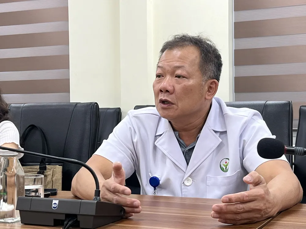 Giám đốc Bệnh viện Việt Đức Dương Đức Hùng: "Chúng tôi nỗ lực đảm bảo để không thiếu thuốc, vật tư y tế cho người bệnh". Ảnh: Thanh Tú thiếu thuốc ở bệnh viện việt đức