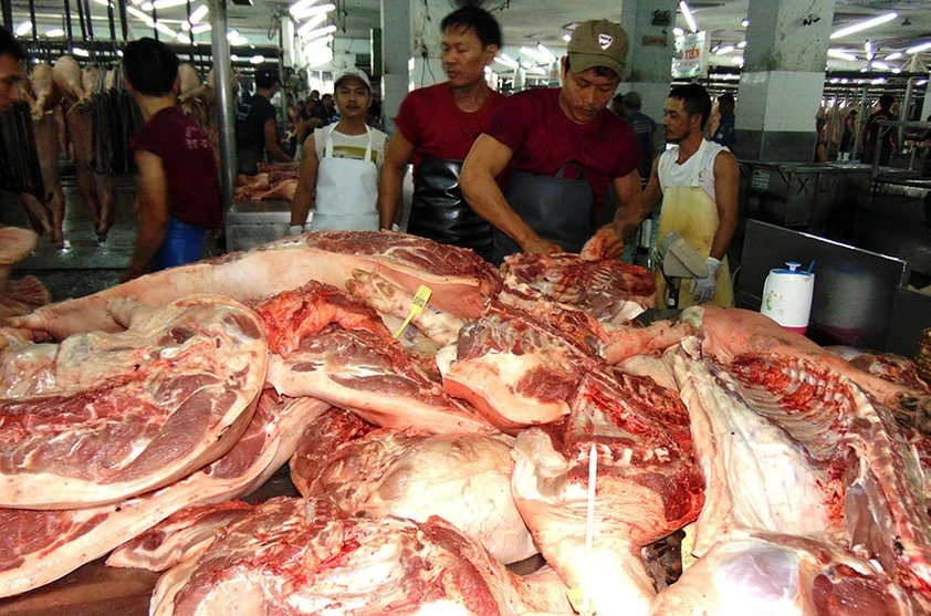 Người tiêu dùng có vai trò cực kỳ quan trọng trong công tác đảm bảo an toàn thực phẩm. Ảnh: PLO kiểm tra an toàn thực phẩm.png