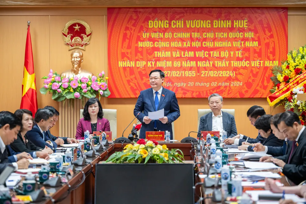 chủ tịch quốc hội vương đình huệ phát biểu.jpg