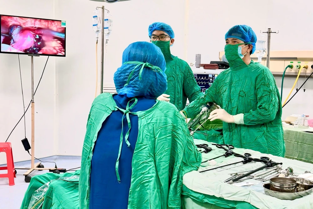 mang thai ngoài tử cung.jpg