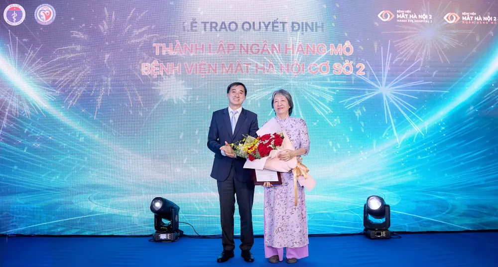 ghép giác mạc 1.jpg