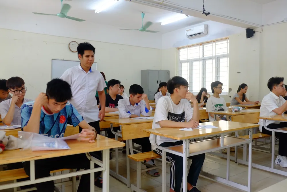 Sáng nay 27-6, cả nước có 1.050.622 em tham dự buổi thi môn Văn tốt nghiệp THPT 2024. Ảnh: TT thi tốt nghiệp THPT 2024.jpg