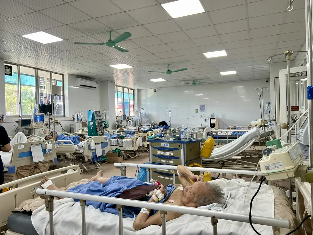 Phòng Công tác xã hội - Bệnh viện Thanh Nhàn cho biết thường xuyên tiếp nhận những bệnh nhân nặng có hoàn cảnh đặc biệt, khó khăn, cần sự hỗ trợ của các mạnh thường quân. Ảnh: TT cơn động kinh 2.jpg