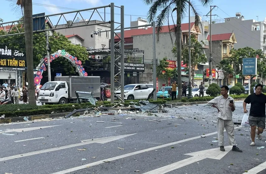 Hiện trường vụ nổ ở Vĩnh Phúc sáng nay 16-7. Ảnh Báo Vĩnh Phúc nổ ở Vĩnh Phúc.png
