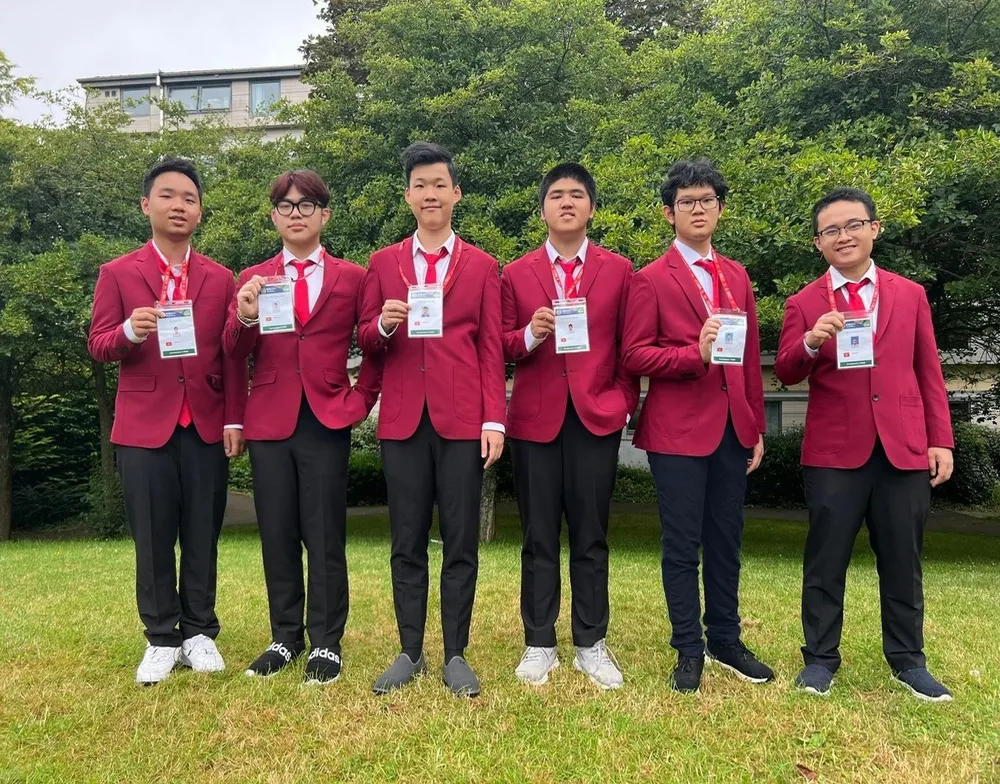 Đoàn Việt Nam dự thi Olympic Toán quốc tế 2024. Ảnh: MOET Olympic Toán quốc tế.jpg