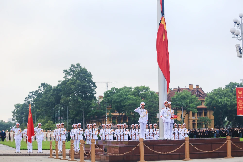 Lá cờ rủ trong ngày Quốc tang Tổng Bí thư Nguyễn Phú Trọng tại Quảng trường Ba Đình. Ảnh: PHI HÙNG Tổng Bí thư Nguyễn Phú Trọng.jpg