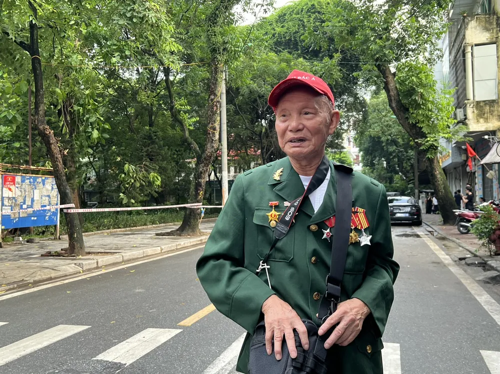 Ông Nguyễn Văn Kiệm: "Tôi muốn đến để báo cáo với Tổng Bí thư rằng tôi đã luôn sống trọn vẹn cuộc đời của một người lính, một Đảng viên". Ảnh: TT Tổng Bí thư Nguyễn Phú Trọng 3.jpg