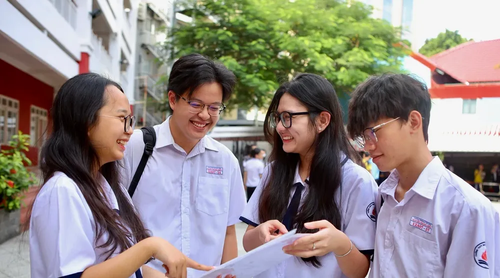 Hệ thống đăng ký xét tuyển đại học, cao đẳng năm 2024 cho phép thí sinh lựa chọn 1 trong nhiều kênh thanh toán khác nhau. Ảnh minh họa: NGUYỆT NHI nộp lệ phí đăng ký xét tuyển đại học.png