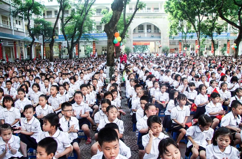 lớp ở trường tiểu học có không quá 35 học sinh.png