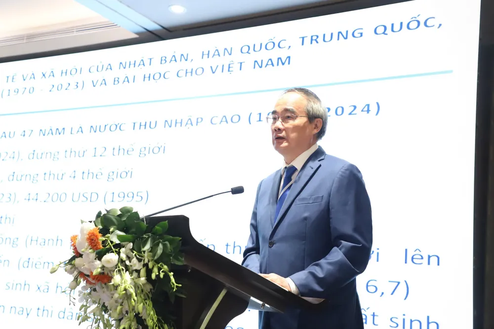 GS.TS Nguyễn Thiện Nhân tại hội thảo. Ảnh: TT quy định sinh từ 1-2 con 3.jpg