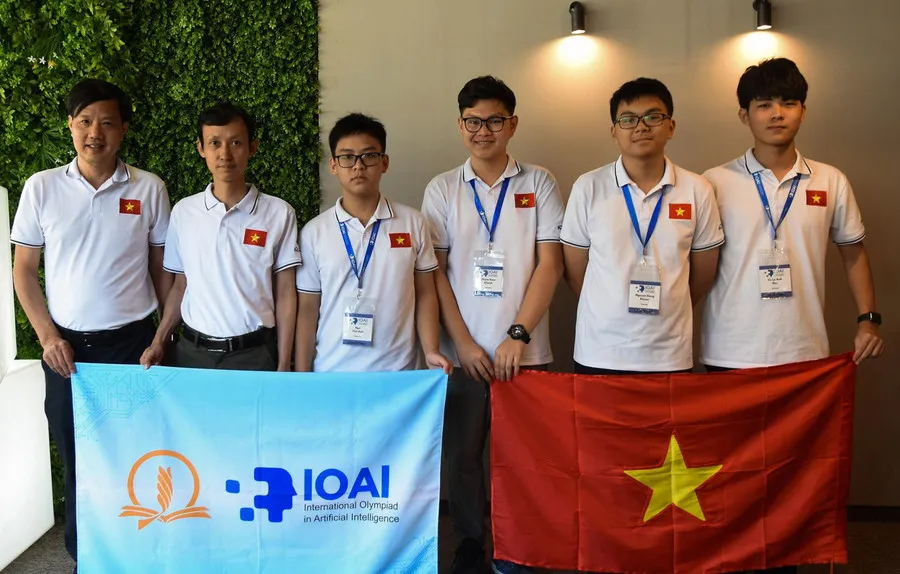 Đội học sinh Việt Nam 2 xuất sắc giành huy chương bạc tại kỳ thi Olympic Trí tuệ nhân tạo quốc tế năm 2024. Ảnh: Ban tổ chức Olympic Trí tuệ nhân tạo
