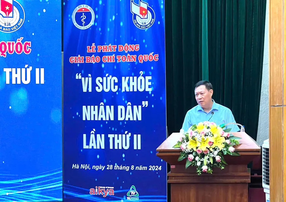 Thứ trưởng Bộ Y tế Đỗ Xuân Tuyên phát biểu tại lễ phát động. Ảnh: TT Giải báo chí toàn quốc Vì sức khỏe nhân dân.jpg