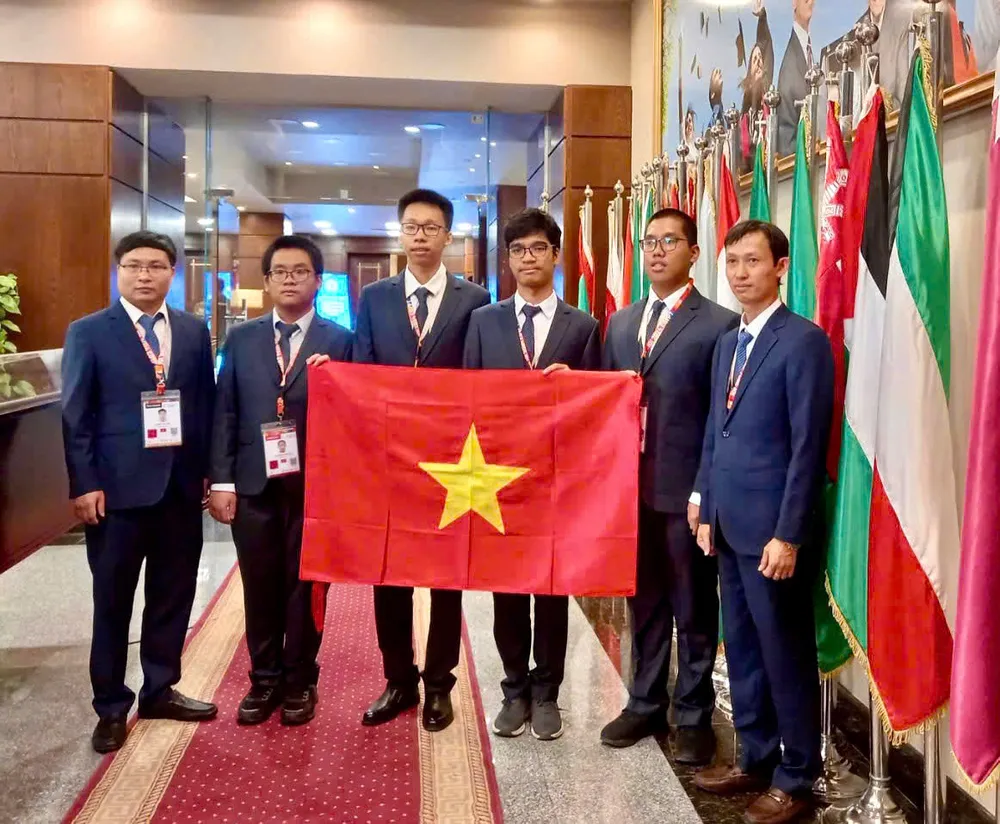Đoàn Việt Nam dự thi Olympic Tin học quốc tế 2024 tại Ai Cập. Ảnh: MOET Olympic tin học quốc tế.jpg