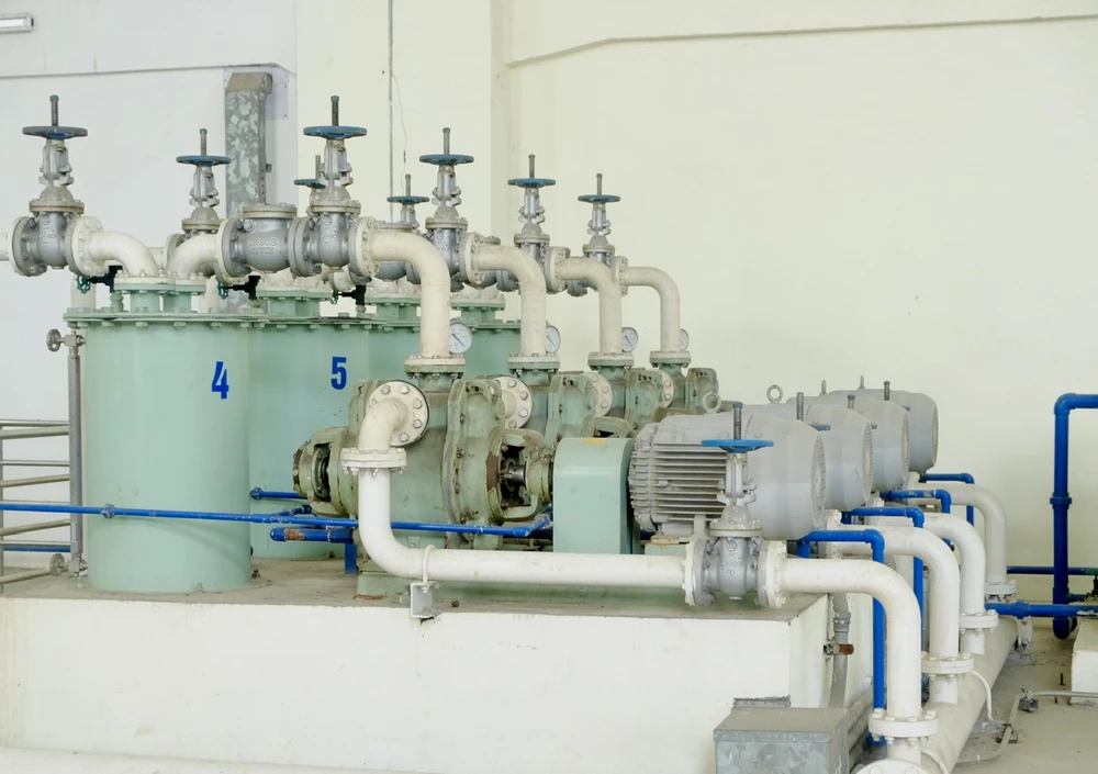 Các tổ máy bơm mồi để khởi động các tổ máy bơm chính. Ảnh: TT siêu bão số 3 4.jpg